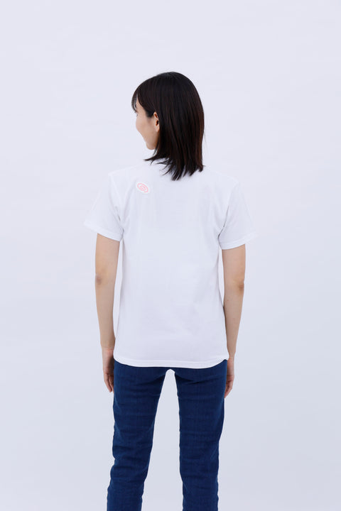 Side and back view of the model wearing the "Ramen" T-shirt, showing the plain back.
