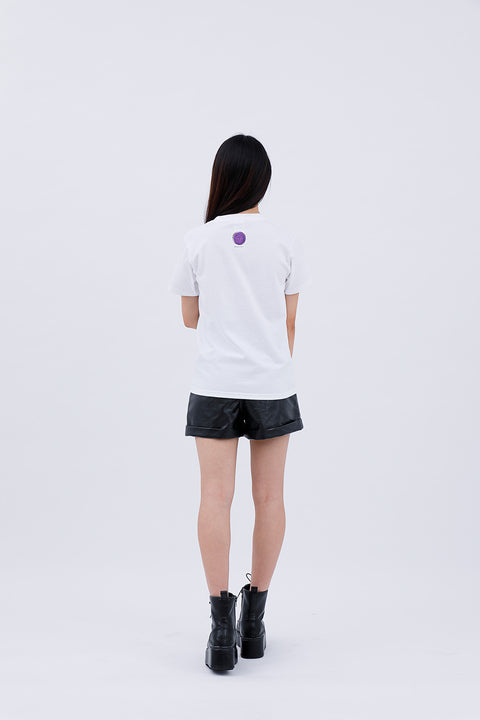 Back view of adult wearing white T-shirt "Daibutsu & Rahotsu" and black shorts