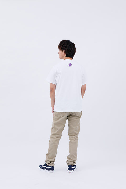 Back view of male model wearing white T-shirt "Daibutsu & Rahotsu" and beige pants