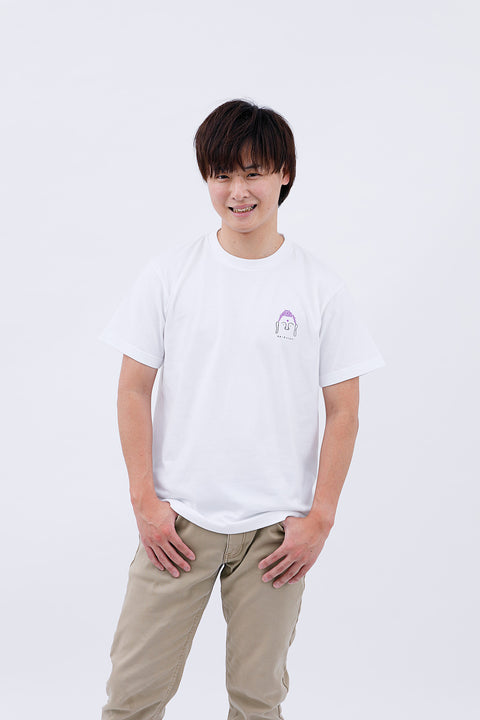 Front view of male model wearing white T-shirt "Daibutsu & Rahotsu" and beige pants